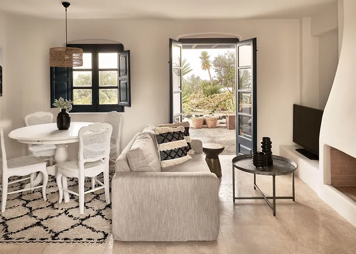 Vedema, A Luxury Collection Resort, Santorini 5*