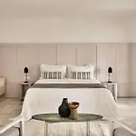 Курортный комплекс Vedema, A Luxury Collection Resort, Santorini 5*
