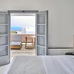 Курортный комплекс Vedema, A Luxury Collection Resort, Santorini 5*